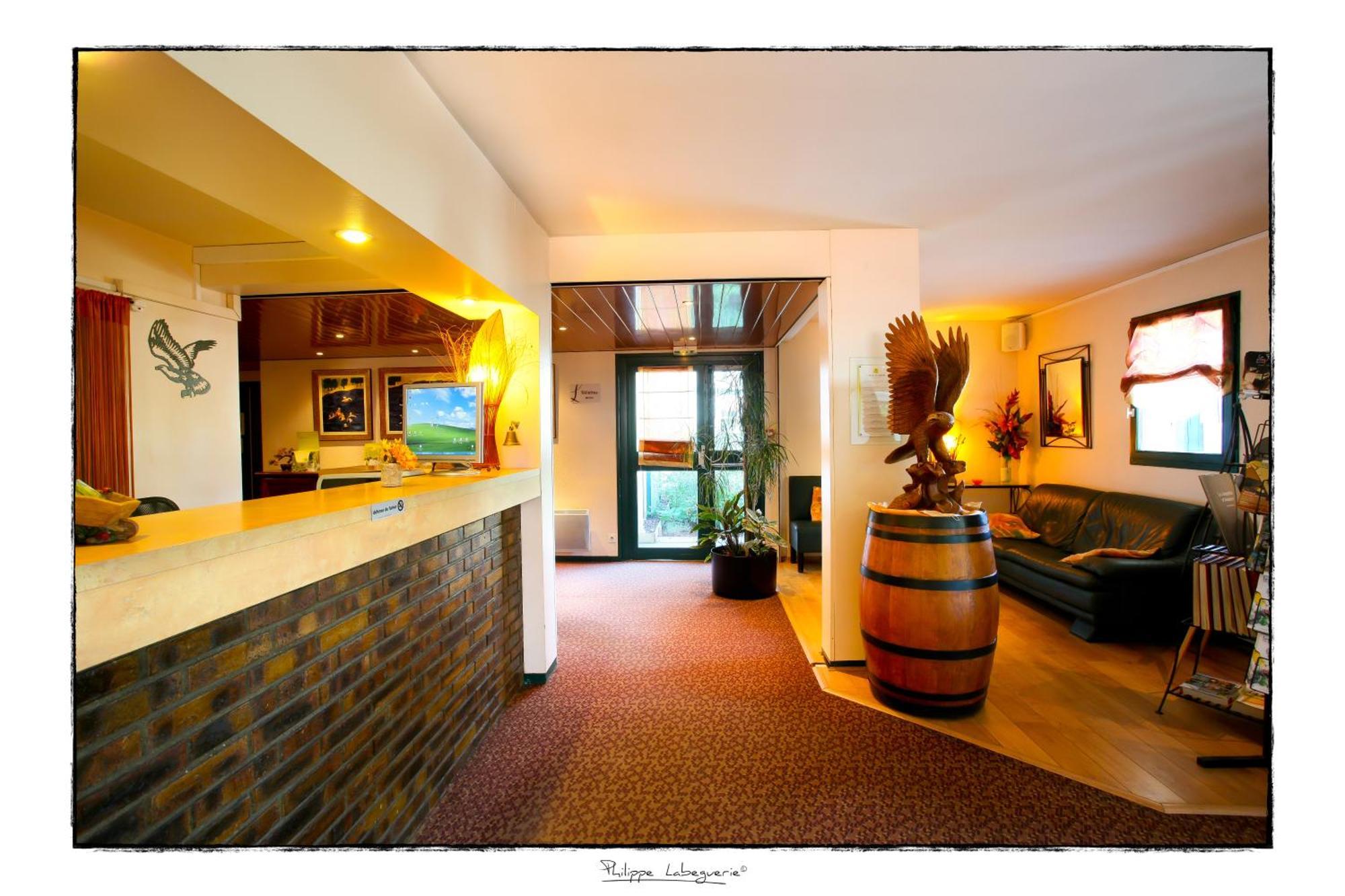 Logis Hotel Horus Restaurant Les Bruyeres Toulenne Exterior photo