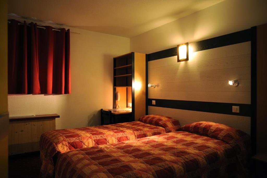 Logis Hotel Horus Restaurant Les Bruyeres Toulenne Room photo