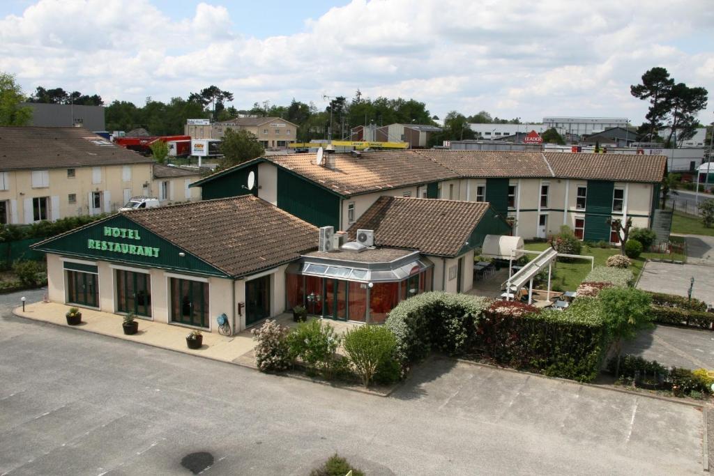 Logis Hotel Horus Restaurant Les Bruyeres Toulenne Exterior photo