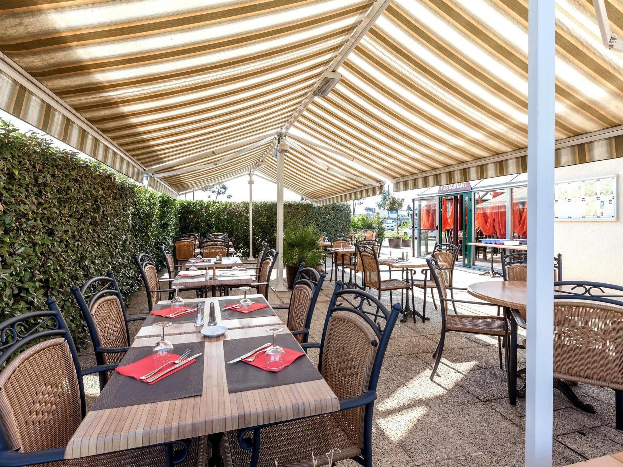 Logis Hotel Horus Restaurant Les Bruyeres Toulenne Exterior photo