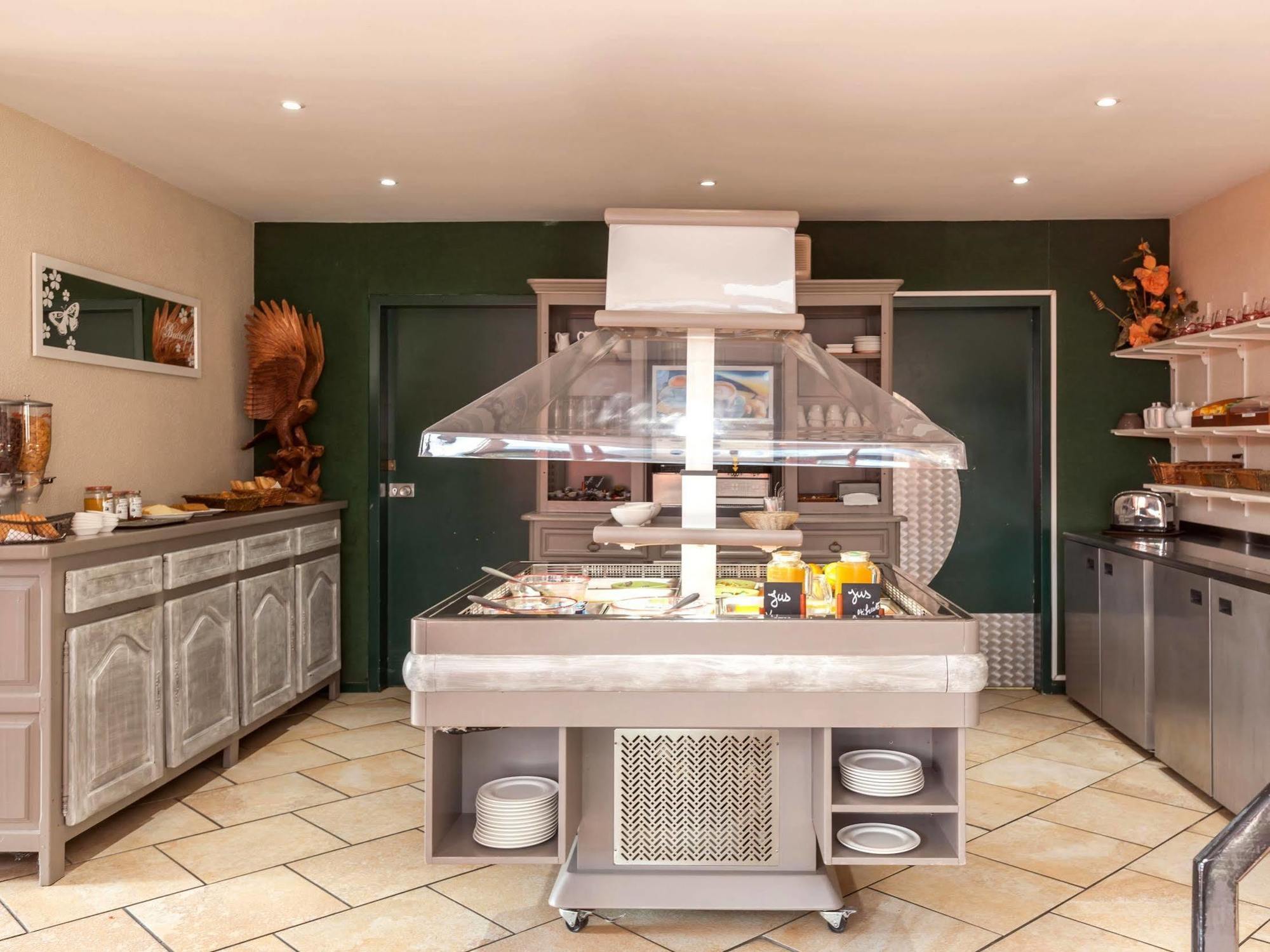 Logis Hotel Horus Restaurant Les Bruyeres Toulenne Exterior photo