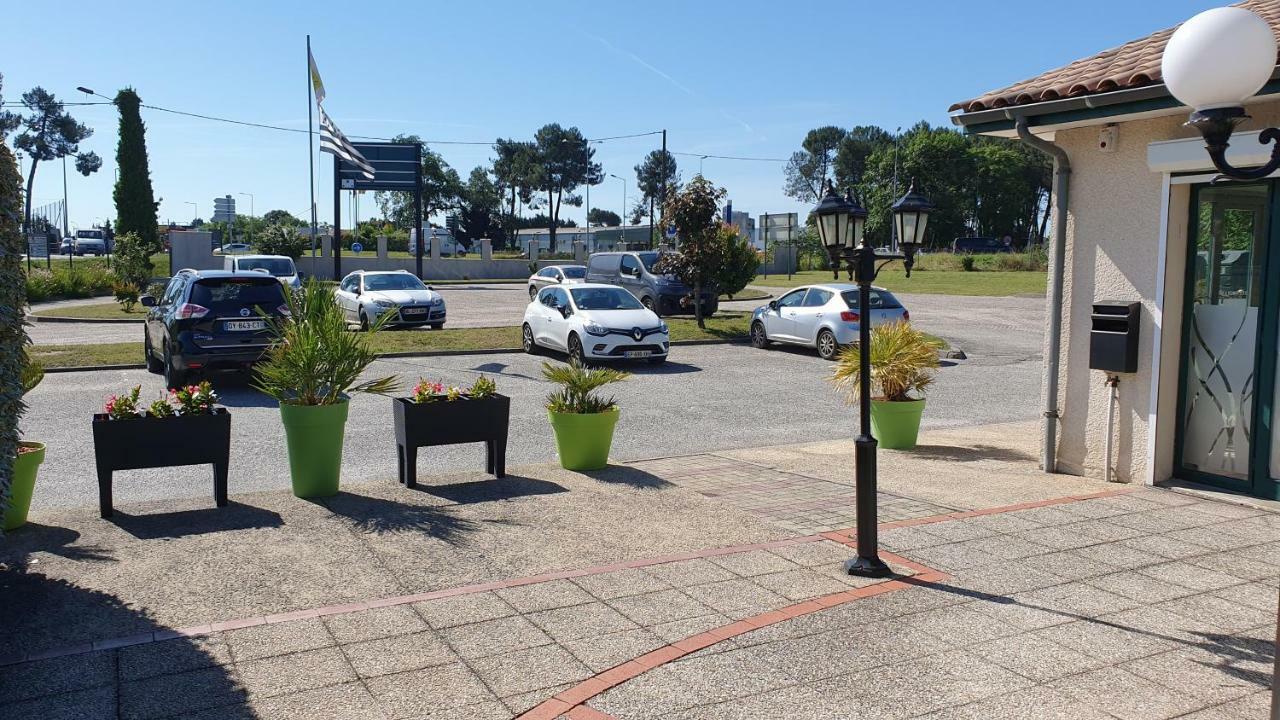 Logis Hotel Horus Restaurant Les Bruyeres Toulenne Exterior photo