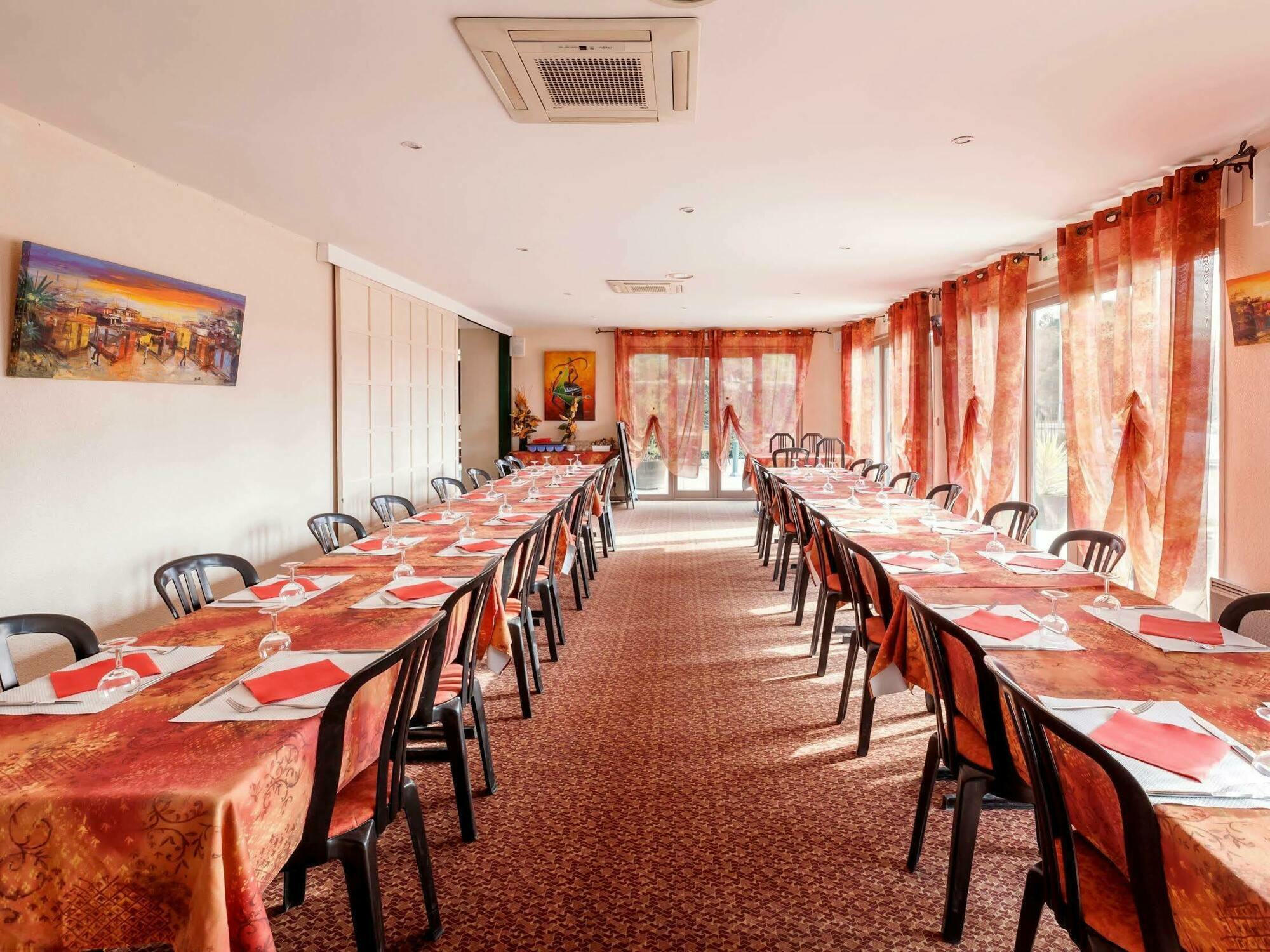 Logis Hotel Horus Restaurant Les Bruyeres Toulenne Exterior photo