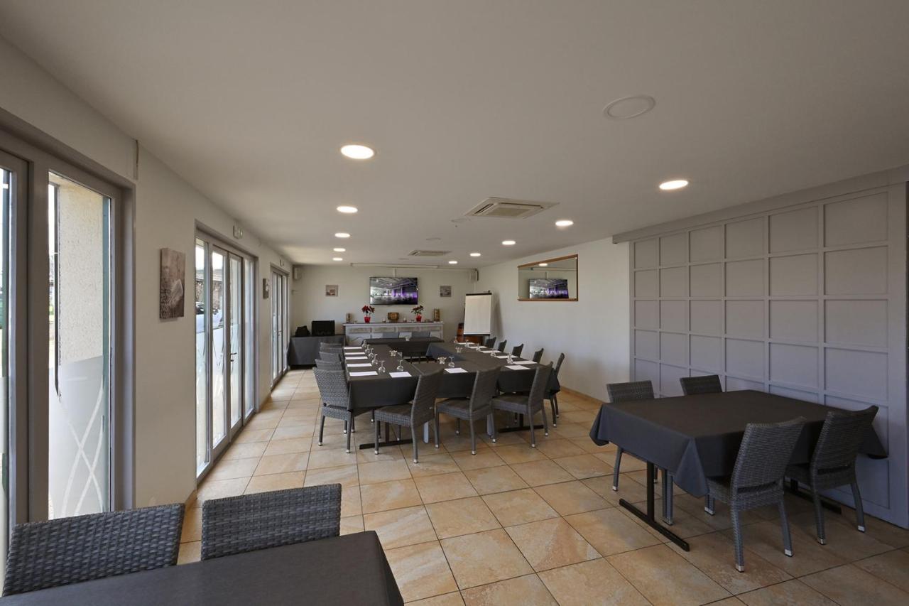 Logis Hotel Horus Restaurant Les Bruyeres Toulenne Exterior photo